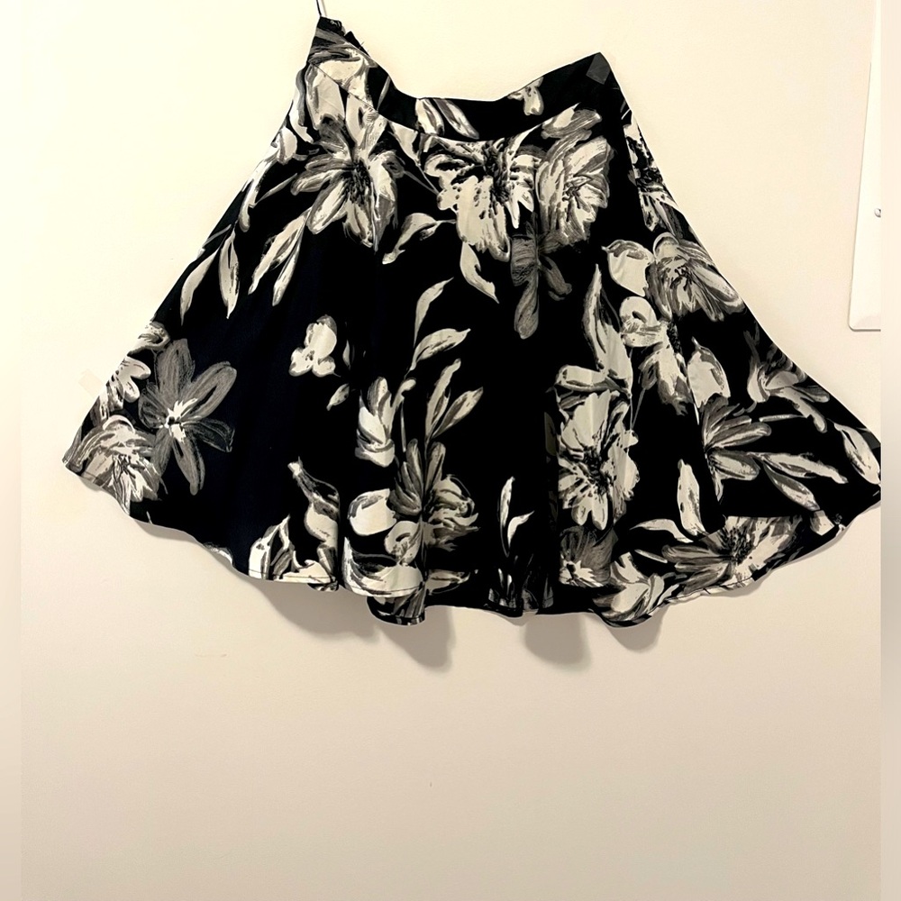 Skirt short Waist Size 32 , Hip Size 40